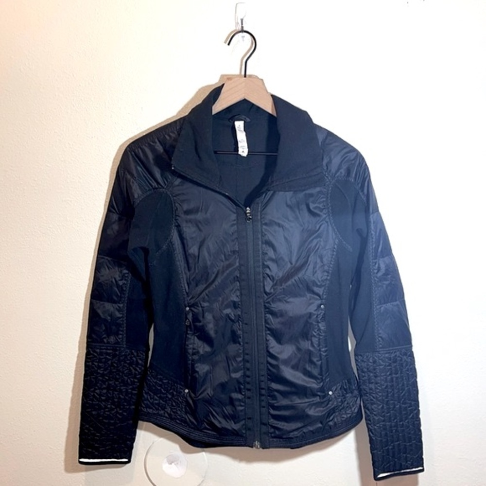 Lululemon Women's Run Bundle Up Jacket size 6 black